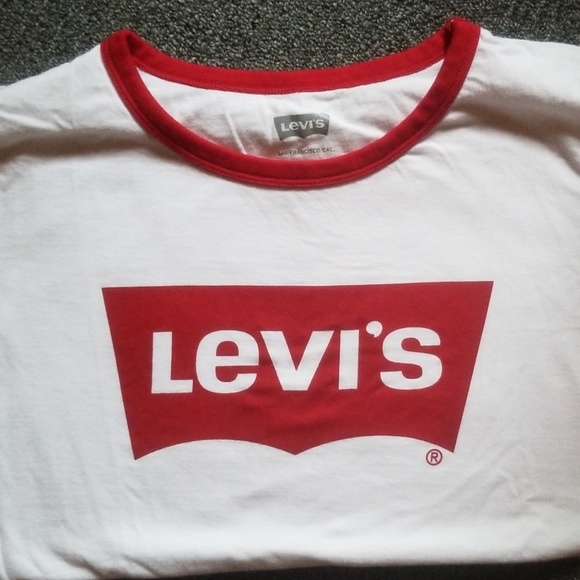 🎈 LEVI'S TSHIRT 🎈 - Picture 2 of 4